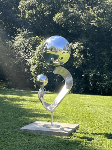 Metal Yard Art Ideas That Blend Beauty and Function