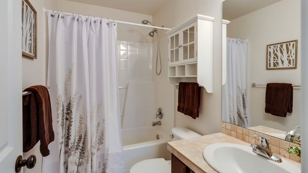 How to Choose the Right Shower Curtain Size for Your Bathroom