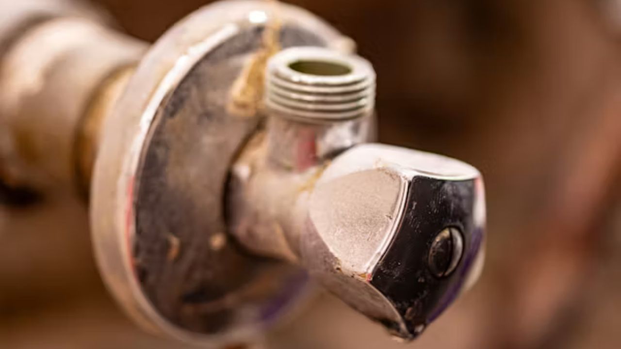 Water Heater Leak Warning Signs, Causes and Repair Options 