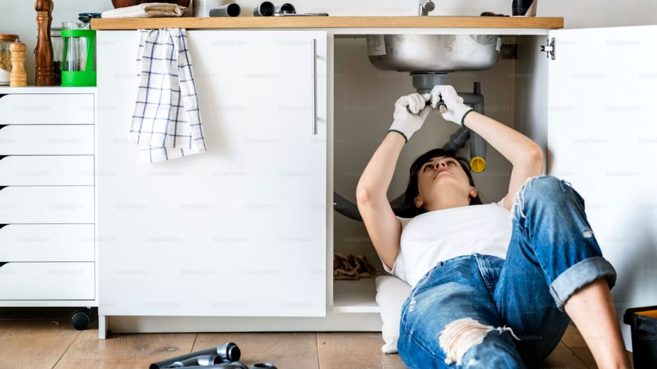Is It Really an Emergency 7 Plumbing Problems That Can't Wait (and 4 That Can)
